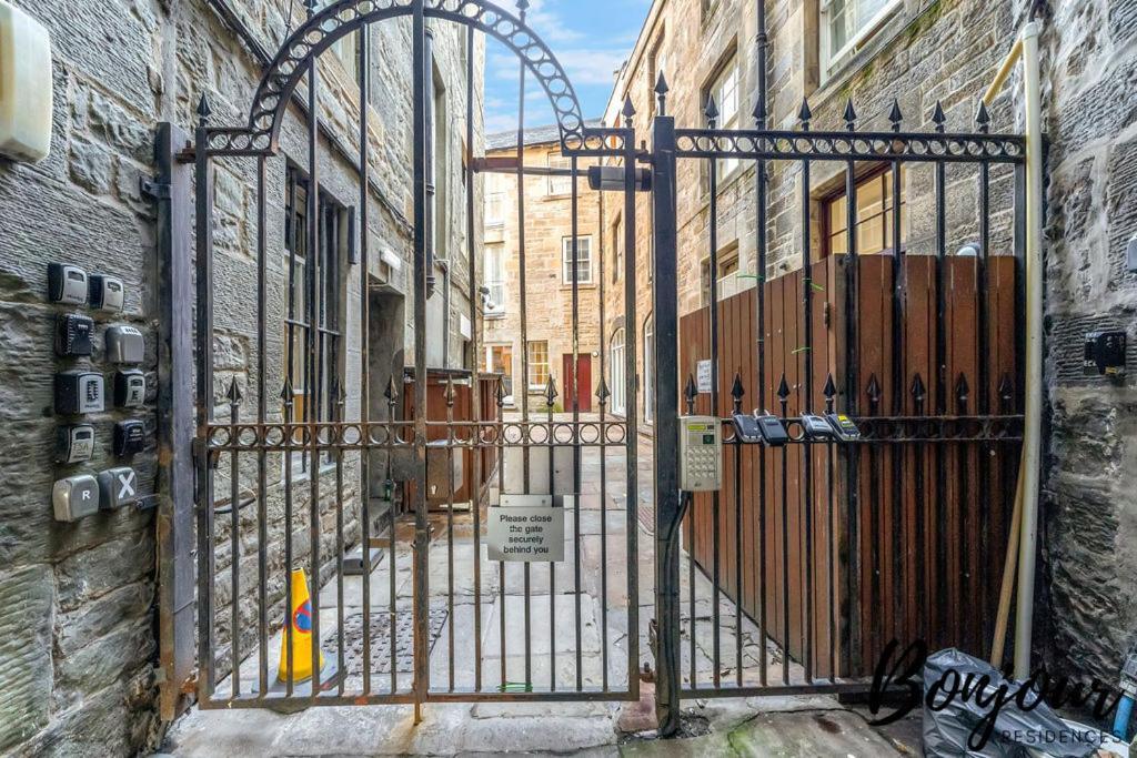 Spacious 2Br-1Ba - Grassmarket - Free Parking By Bonjour Residences Edinburgh Exterior photo
